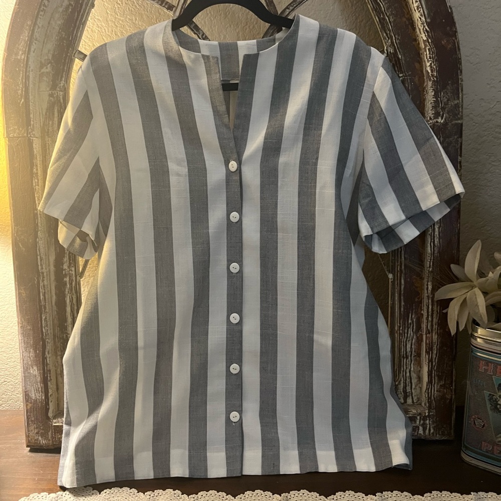 Strip Short Sleeve Button Down Blouse No Tags , Size Medium , White  and…